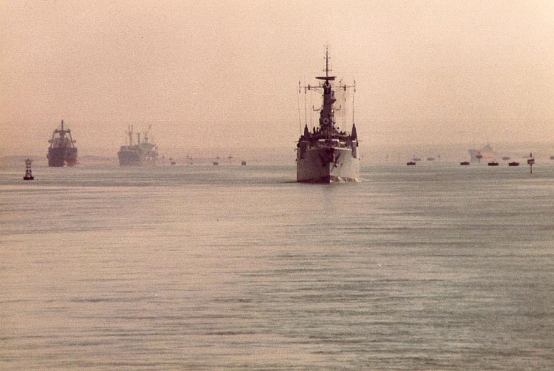 08 - Suez1_HMS Rhyll_Nov81.jpg